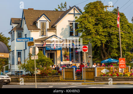 Le mât et le salon restaurant tordues dans la région de la Baie James, Victoria connu comme le jardin de ville sur l'île de Vancouver en Colombie-Britannique, Canada Banque D'Images