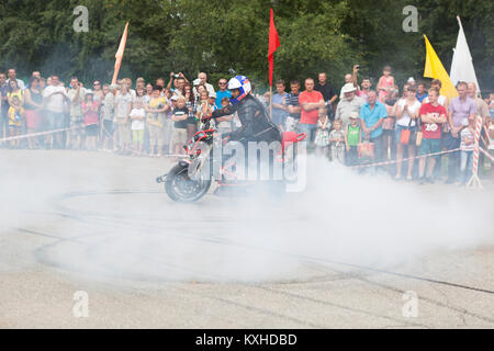Verkhovazhye, Vologda Region, Russie - le 10 août 2013 : Moto Show Horley dans Verkhovazhye Alexei Kalinin Banque D'Images