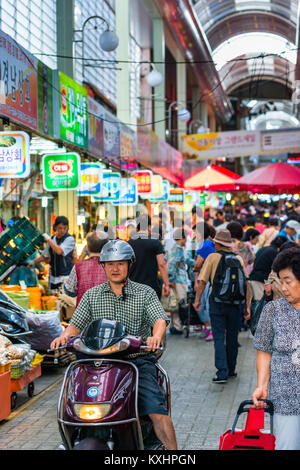 Marché Gukje ou Nampodong Marché International est un marché en Sinchang-dong, Jung, District de la ville de Busan, Yeongnam, Corée du Sud. Banque D'Images