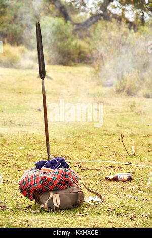 Le Masai walking dans la Ngorongoro Conservation Area Banque D'Images