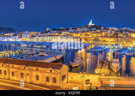 Nuit sur la ville de Marseille au port, Marseille, France Banque D'Images