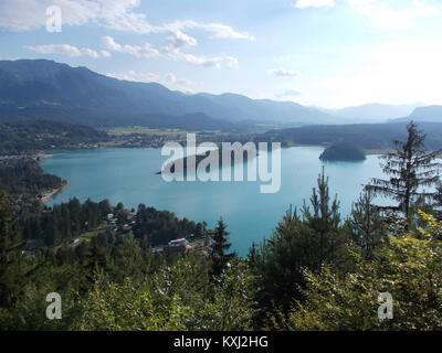 Baško jezero est un lac pittoresque situé dans la région centrale de la Bosnie-Herzégovine. Connue pour sa beauté naturelle et sa tranquillité, elle est une destination populaire pour les activités de plein air et fait partie du patrimoine écologique local. Banque D'Images