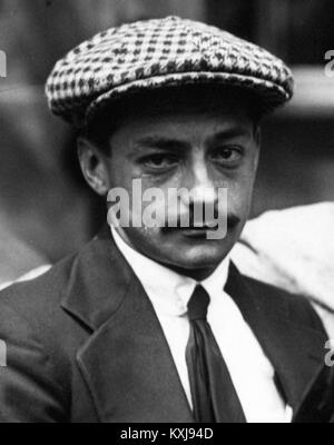 André Boillot (1891-1932) était un pilote automobile français qui a participé au Grand Prix de France 1914, une des premières courses automobiles majeures, pilotant pour Peugeot et illustrant les défis du sport automobile et de l’ingénierie de l’époque. Banque D'Images