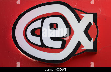 Banbury, Angleterre - le 29 novembre 2017 : Le magasin logo frontal de CEX - Computer Exchange, à Banbury Banque D'Images