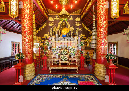 CHIANG RAI, THAÏLANDE - 05 NOVEMBRE 2014 : Wat Phra Kaew temple intérieur. Banque D'Images