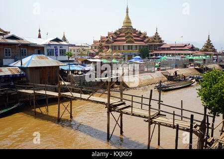 NYAUNGSHWE, MYANMAR - CIRCA AVRIL 2017 L sur la pagode Phaung Daw Oo au Lac Inle Banque D'Images