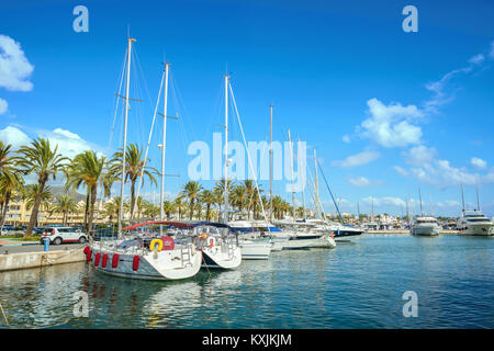 Vue panoramique de Puerto Marina de Benalmadena. Costa del Sol, Andalousie, Espagne Banque D'Images