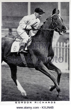 Sir Gordon Richards, 1904 – 1986, était un jockey anglais qui a remporté le championnat de course de plat 26 fois, photo vintage 1937 Banque D'Images