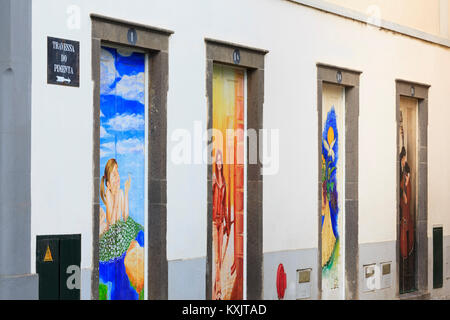 Portes peintes en vieille ville, Funchal, Madère, Portugal, Europe Banque D'Images