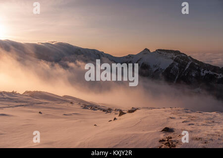 Belle vue d'hiver du Mont Giewont. Tatras Occidentales. La Pologne. Banque D'Images