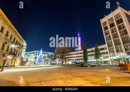 Kiev, Ukraine - le 22 décembre 2017 : Vue de nuit sur le centre de la ville en préparation à Noël Banque D'Images