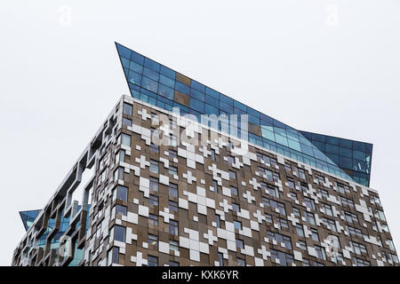 Le bâtiment Cube sur Wharfside Street à Birmingham. Ce bâtiment vient compléter la boîte aux lettres et de développement a été conçu par Ken Shuttleworth de faire Arc Banque D'Images