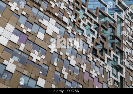 Le bâtiment Cube sur Wharfside Street à Birmingham. Ce bâtiment vient compléter la boîte aux lettres et de développement a été conçu par Ken Shuttleworth de faire Arc Banque D'Images