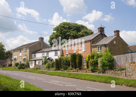 Propriété résidentielle dans le village de milieu Barton, près de Chipping Norton, Oxfordshire, Angleterre, Royaume-Uni, Europe Banque D'Images