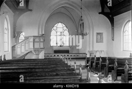 Cette image de Aspö kyrka sur l'île de Aspö près de Karlskrona, en Suède, montre l'église néo-gothique en briques achevée en 1891 avec sa tour et son mobilier intérieur d'origine. Banque D'Images