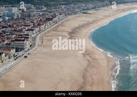 Caldas da Rainha, Portugal. Aperçu de la plage et la ville Banque D'Images