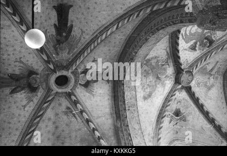 Image historique montrant Büren an der Aare, une municipalité du canton de Berne, en Suisse, située le long de l'Aar, documentant l'architecture de la ville et l'environnement bâti du district de Seeland. Banque D'Images