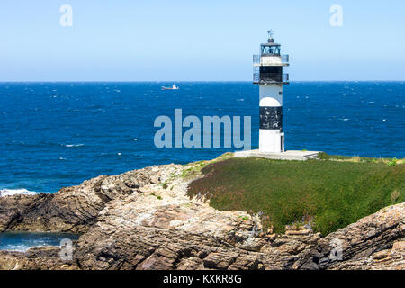 Illa Pancha à Ribadeo, Espagne, une île magnifique avec deux phares gardant l'estuaire d'Ot qui délimite la frontière entre la Galice et les Asturies. Banque D'Images