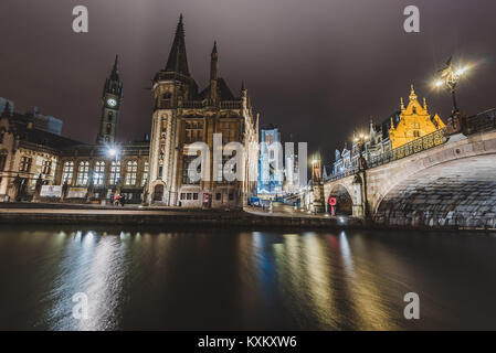 Graslei Embankment par nuit à Gand Banque D'Images