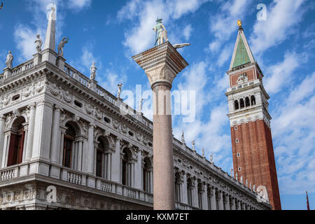 Le clocher de la basilique Saint-Marc dans la place San Marco à Venise, Vénétie, Italie, Europe, Banque D'Images