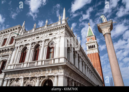 Le clocher de la basilique Saint-Marc dans la place San Marco à Venise, Vénétie, Italie, Europe, Banque D'Images