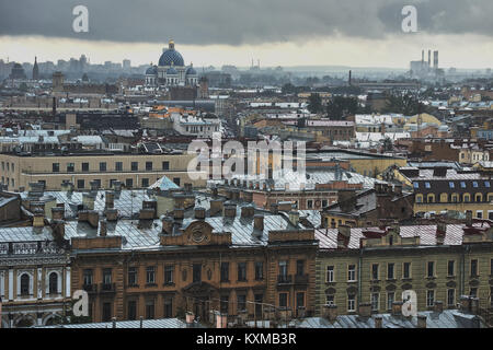 Panorama de Saint-Pétersbourg à partir d'une vue à vol d'oiseau. Avis de Saint-Pétersbourg à partir d'une vue à vol d'oiseau, de la Russie, à midi, le soleil au zénith, paysage urbain Banque D'Images