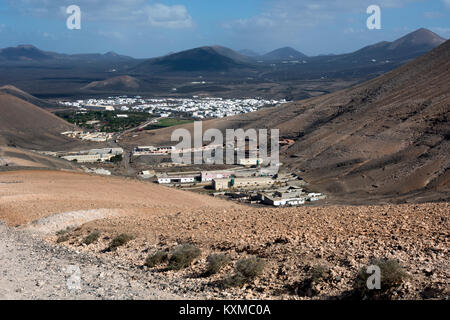 Vue vers le village de Uga, Lanzarote, îles Canaries, Espagne. Banque D'Images