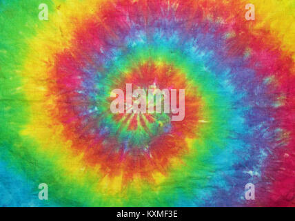 Cravate en tissu teints dans une spirale motif arc-en-ciel Banque D'Images