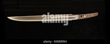 Lame d'un poignard japonais Tantō, en acier, montrant les techniques traditionnelles de forgeage, le bord tranchant et l'artisanat, conservé dans la collection MET. Banque D'Images