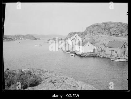 Brekkestø est une ville côtière de Sørlandet, en Norvège, connue pour ses paysages pittoresques, son patrimoine maritime et son importance culturelle. Banque D'Images