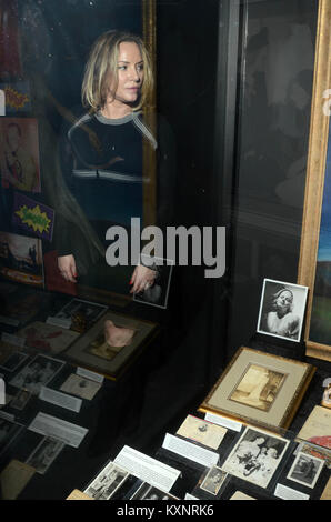 HOLLYWOOD, CA - le 10 janvier : Jenny McShane au 'Batman Batman et rétrospective 66 Ouverture de l'exposition la nuit au célèbre Musée d'Hollywood à Hollywood, Californie le 10 janvier 2018. Crédit : David Edwards/MediaPunch Banque D'Images