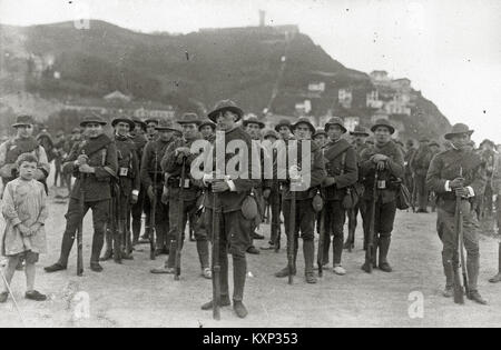 Concentración de tropas en la playa de Ondarreta, con destino a guerra de África (6 de 8) - Fondo Car-Kutxa Fototeka Banque D'Images