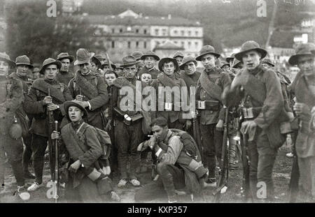 Concentración de tropas en la playa de Ondarreta, con destino a guerra de África (1 de 8) - Fondo Car-Kutxa Fototeka Banque D'Images