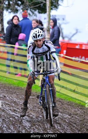 GIJON, ESPAGNE - 11 janvier : Championnats Cyclocross Espagne en janvier 11, 2015 à Gijon, Espagne. Le cycliste Daniel Gonzalez Otero rivaliser en élite cycl Banque D'Images