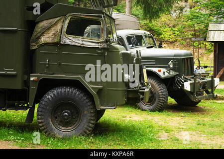 Star 660 historique polonais et soviétique ZIL 157 6x6 2017 sur des camions de l'armée dans l'exposition du musée dans Wlodarz Projet Riese, Basse Silésie, Pologne. Banque D'Images