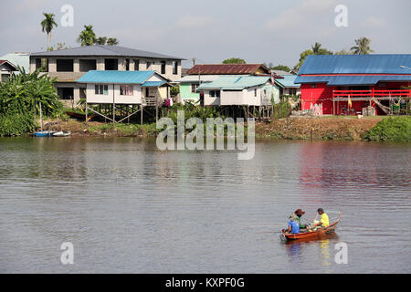 La pêche sur la rivière Sarawak à Kuching Banque D'Images