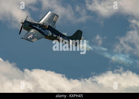 READING, PA - 3 juin 2017 : GRUMMAN FM-2 'WILDCAT'en vol pendant la Seconde Guerre mondiale au Musée de l'air de la région du centre du littoral de reconstitution Banque D'Images