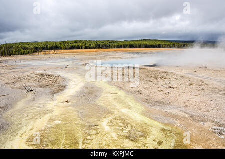 Piscine Célestin ou au printemps dans la fontaine les pots de peinture dans le Parc National de Yellowstone Banque D'Images