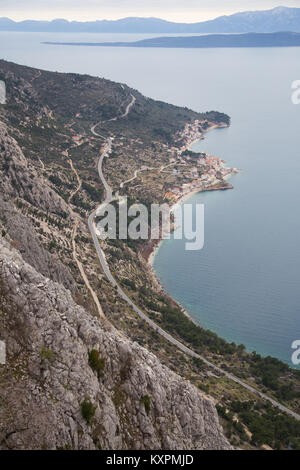 Vue de dessus à Podgora ville dans le comté de Split-Dalmatie Croatie à la côte Adriatique Banque D'Images