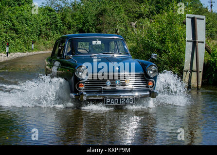 1963 Morris Oxford classic berline familiale britannique Banque D'Images