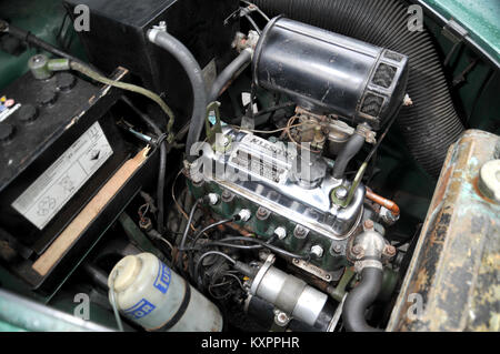 Une série moteur dans une Austin A30 voiture classique britannique Banque D'Images