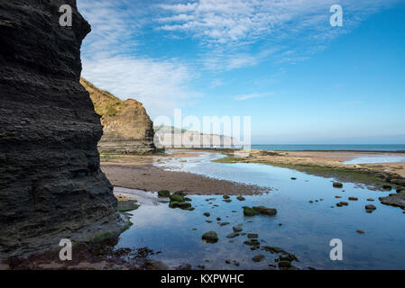 Magnifique côte à Robin Hood's Bay, North Yorkshire, Angleterre. Banque D'Images