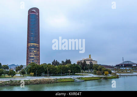 Le Sevilla Tower (Espagnol : Torre Sevilla) est un gratte-ciel de Séville, Espagne Banque D'Images