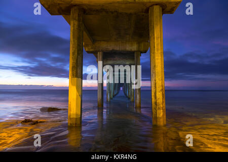 Scripps Pier spectaculaire Sunset Sky Colors UCSD Salk Institute of Oceanography la Jolla Shores San Diego California Horizon Coastline Banque D'Images