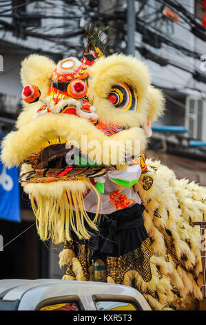 Masque de lion chinois dans le défilé du Nouvel an chinois. Banque D'Images