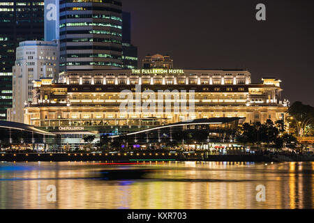 Singapour - le 16 octobre 2014 : The Fullerton Hotel Singapore est un hôtel de luxe cinq étoiles situé près de l'embouchure de la rivière Singapour, dans l'Downtow Banque D'Images