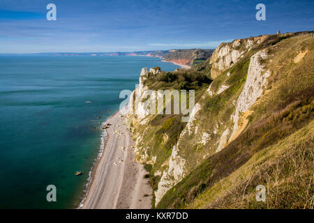 À l'ouest à partir de la bière les falaises de craie à la tête vers les falaises de grès de Sidmouth sur la côte jurassique, Devon, England, UK Banque D'Images