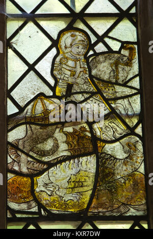 Royaume-uni, Angleterre, Oxfordshire, Kelmscott, St George's Church, chœur, 1430 vitrail montrant Saint Georges terrassant le dragon Banque D'Images