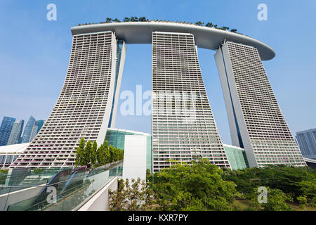 Singapour - le 18 octobre 2014 : Marina Bay Sands est un complexe intégré en face de Marina Bay à Singapour. Banque D'Images