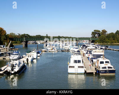 Location de lits le long de la rivière Hamble en Bursledon, Hampshire, England, UK Banque D'Images